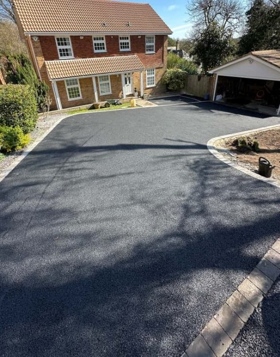 Completed tarmac driveway by Harcourt Exteriors