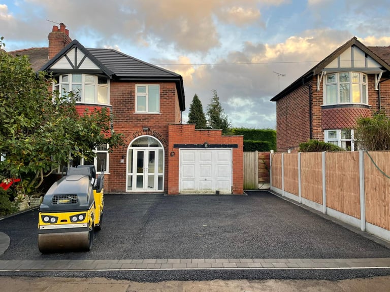 Tarmac with detailed edging finish installed by Harcourt Exteriors
